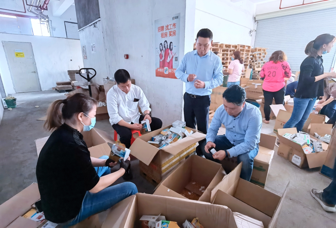 程總、肖總親(qin) 自處理效期產(chan) 品.jpg 程總、肖總親(qin) 自處理效期產(chan) 品.jpg